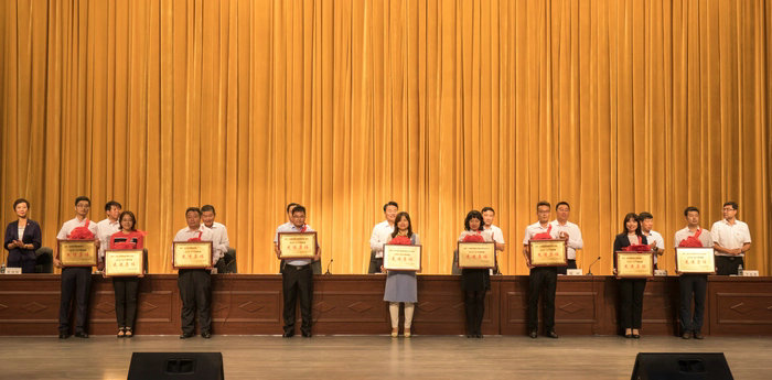 1568119302843065858.jpg 鍏堣繘闆嗕綋.jpg