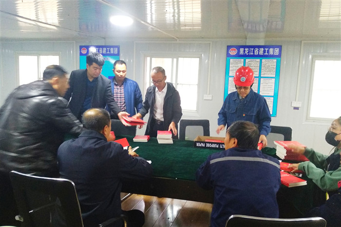1573971877823014416.jpg 瀛︽牎缁勭粐閮ㄧ幇鍦轰负鐩戠悊鍗曚綅銆佹柦宸ュ崟浣嶅彂鏀句富棰樻暀鑲插涔犺祫鏂�0191015_鍓湰.jpg